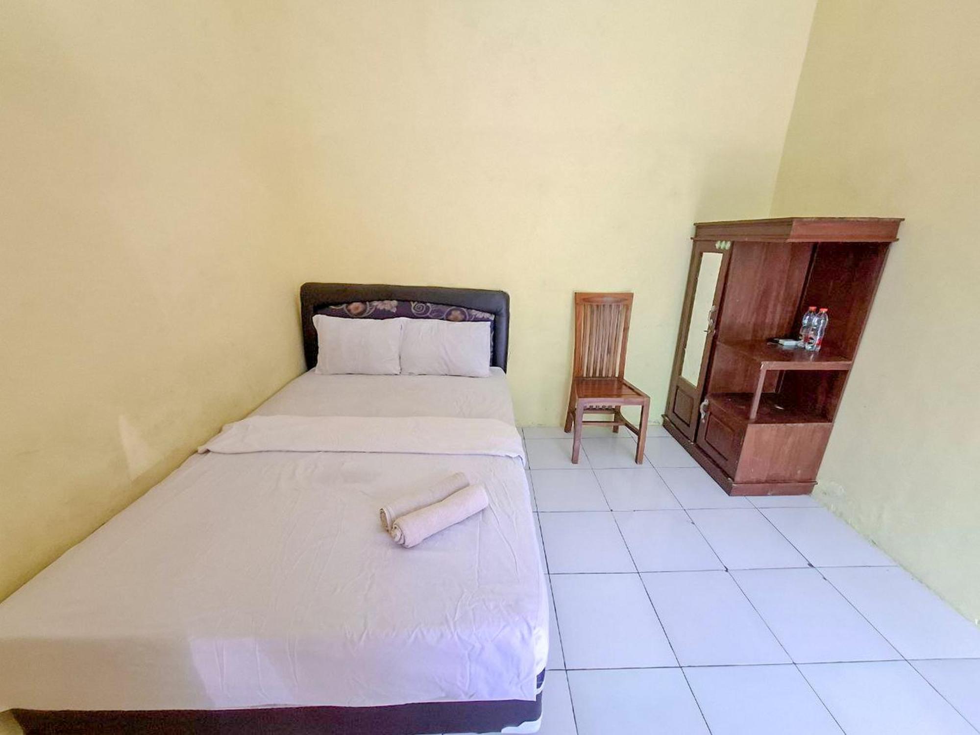 Kanca 808 Redpartner Hotell Pasuruan Exteriör bild