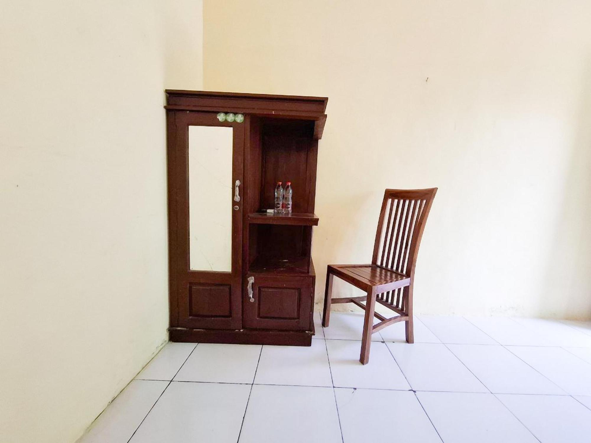 Kanca 808 Redpartner Hotell Pasuruan Exteriör bild