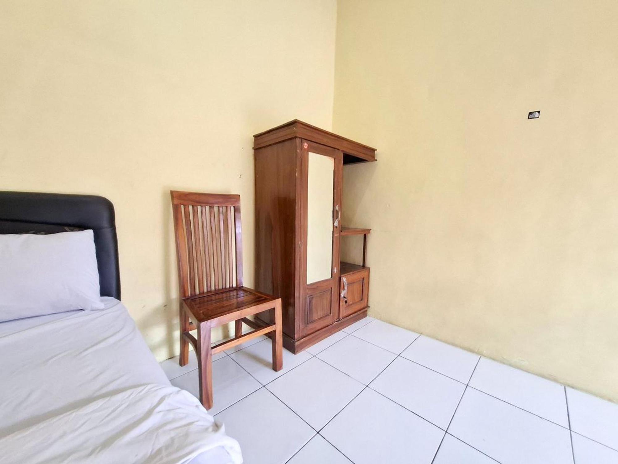 Kanca 808 Redpartner Hotell Pasuruan Exteriör bild