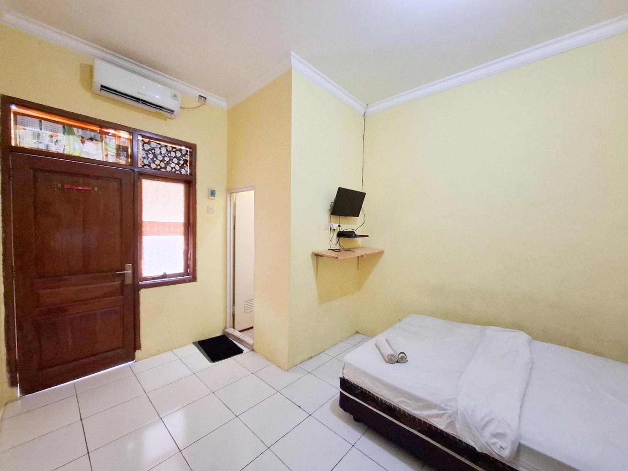 Kanca 808 Redpartner Hotell Pasuruan Exteriör bild